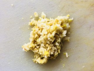 6、青椒炒金针菇,偷懒没有切很细。但是这样可以了。