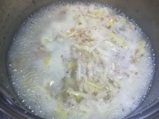 4、红糖姜汁软糖,大火煮开后转小火