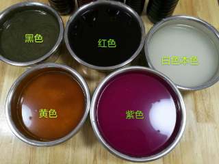 17、五彩饭,每色各一斤米或随意，煮好的色（乌米汁直接倒入不用煮，会有一些渣没关系，洗时能完全洗净）必须完全冷却后或一点温热才能每样色放入所需量糯米和汁水中，太烫影响米质量和口感，入米后搅拌一下就浸包8一10小时左右，可头晚泡次日蒸或早上泡晚上蒸，浸泡时间长米软糯时间段太硬