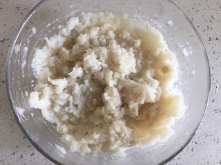 8、车厘子山药泥,山药捣成泥