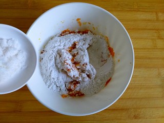 17、枣泥酱心金瓜球,加适量白糖