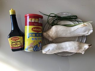 1、酱汁杏鲍菇,准备好食材