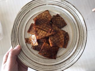 11、酱汁杏鲍菇,夹出摆盘