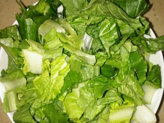 2、白菜豆腐汤,小白菜洗好切好