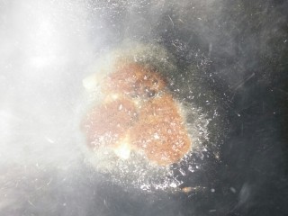 4、白菜豆腐汤,下酱油炸一下