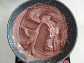 7、霜降节气美食―南瓜豆沙如意卷(附超级简单制作红豆沙方子),倒入不粘锅小火翻炒