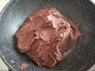 10、霜降节气美食―南瓜豆沙如意卷(附超级简单制作红豆沙方子),不停的翻炒,炒到明显感觉翻的费力了,就差不多好了