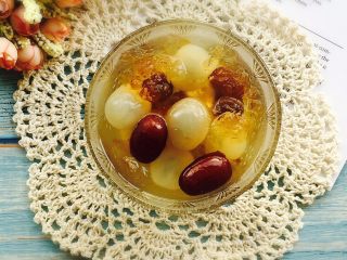 17、红枣桃胶桂圆汤～养生壶版,盛在甜品碗里美美的拍一张