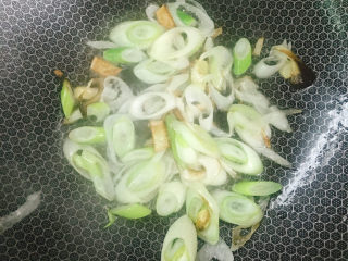 7、番茄炒牛肉,迅速翻炒