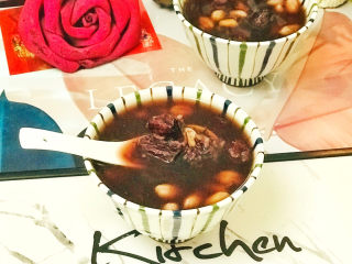 16、红枣黑米粥,如果喜欢吃甜的,可以加一些冰糖