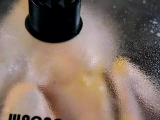 4、滋滋冒油的飘香葱油鸡，简单到让我再也不想去外面吃饭了！,开中小火煮35分钟