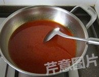 9、香辣水煮虾丸,随即加入适量开水，转中火