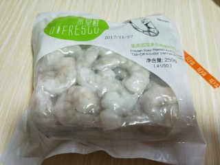 13、做年货+养生-增强免疫力的牛肉萝卜煲,盒马超市买的虾仁,特别大。