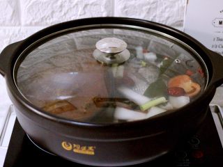 17、什锦海鲜羊蝎子鸳鸯火锅,盖上锅盖大火煮沸