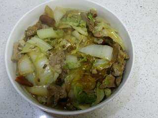 8、羊肉白菜粉条,出国之前加入少量鸡精。出锅~冬日里滋补美食~