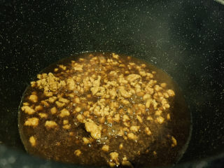 12、肉末蒸茄子,肉沫汁炒至浓稠