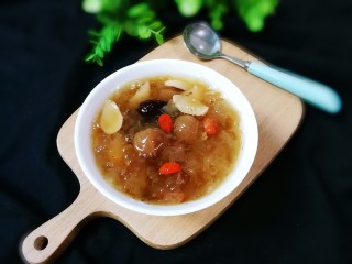 11、枸杞红枣银耳汤,出锅盛入碗中慢慢品尝吧