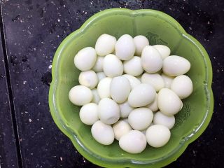 12、双雪桃胶鹌鹑蛋糖水,去蛋壳