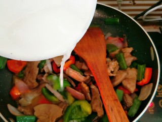 15、嫩炒猪肝,淋入少量水淀粉