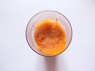 5、南瓜红枣发糕（适合14个月以上的宝宝）,蒸熟后打成南瓜泥备用