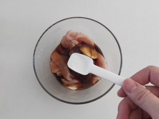 8、孜然鸡胸肉,一小勺咸盐与胡椒粉