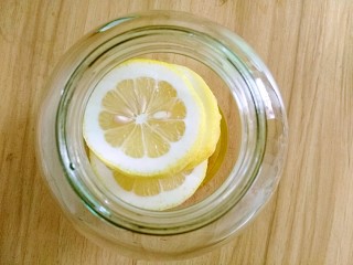 7、柠檬蜂蜜茶,放三片柠檬片。