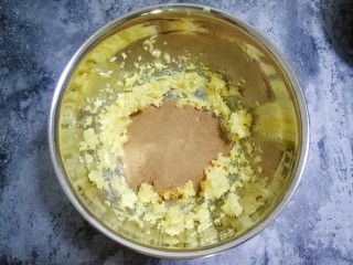 8、枣泥磅蛋糕,加入红糖粉