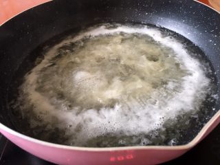 8、养生系列 桂圆红枣银耳汤 ,大火煮沸转小火煮40分钟，至银耳粘稠