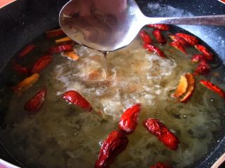 10、养生系列 桂圆红枣银耳汤 ,加入一勺蜂蜜慢炖十分钟即可出锅