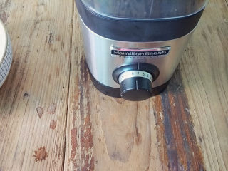 13、麻油鲫鱼浓汤,这款鲫鱼汤浓汤，可以开至7档，搅打5分钟，细腻的浓汤就出来了