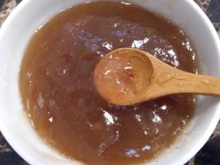 11、冬太烈，心太软,因为我家的藕粉是纯藕粉，不含糖，所以需要加些冰糖，甜度根据自己的口味来，枣子已经挺甜的了，所以还是少放一点糖