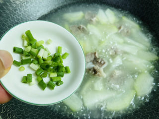 12、冬瓜猪骨汤,入葱花
