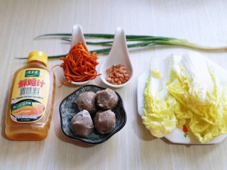 1、冬季暖身滋补～虫草牛肉丸子汤,准备所有食材。