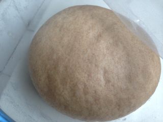 4、红糖核桃馒头, 面团发酵两倍大。