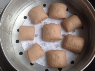10、红糖核桃馒头,醒发20分钟。