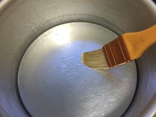 9、南瓜发糕,六寸蛋糕模刷上食用油