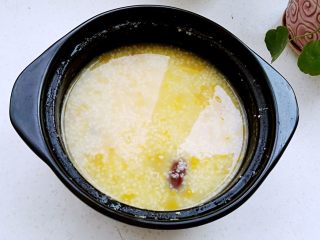 5、砂锅南瓜小米粥,成品。