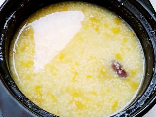 6、砂锅南瓜小米粥,成品。