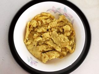 7、板栗饼,把栗子仁用料理机打成泥