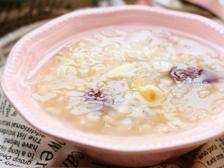 13、莲子百合银耳羹,好吃