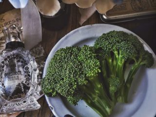 1、营养低脂 美貌便当 西兰花饭团????,准备材料