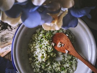 3、营养低脂 美貌便当 西兰花饭团????,拌匀备用