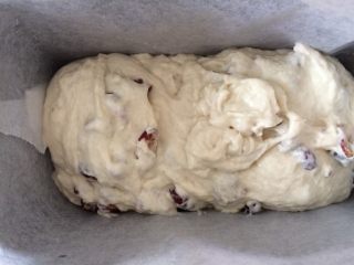 11、红枣牛奶发糕,倒入面糊