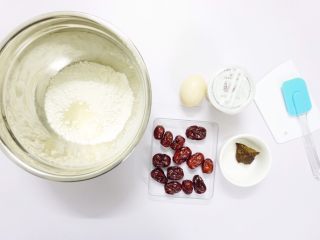 1、养生红糖红枣司康饼（酵母版）,准备材料。