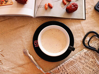 9、红枣花生牛奶,搅打均匀即可。