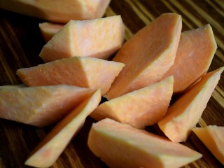 4、红薯甜汤,块的大小根据自己喜好来