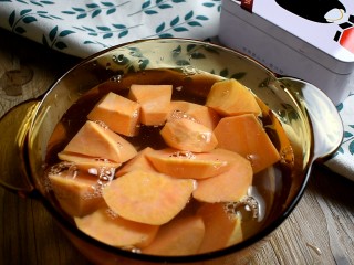 7、红薯甜汤,基本上能没过食材就可以啦