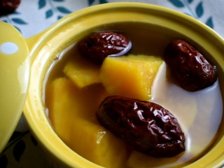 14、红薯甜汤,盛在容器中，晾一晾就可以喝啦