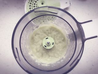 5、酪梨小饼???? 宝宝辅食,用辅食机搅打成果泥