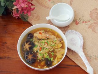 6、香菇炖鸡,12、可以享用了。